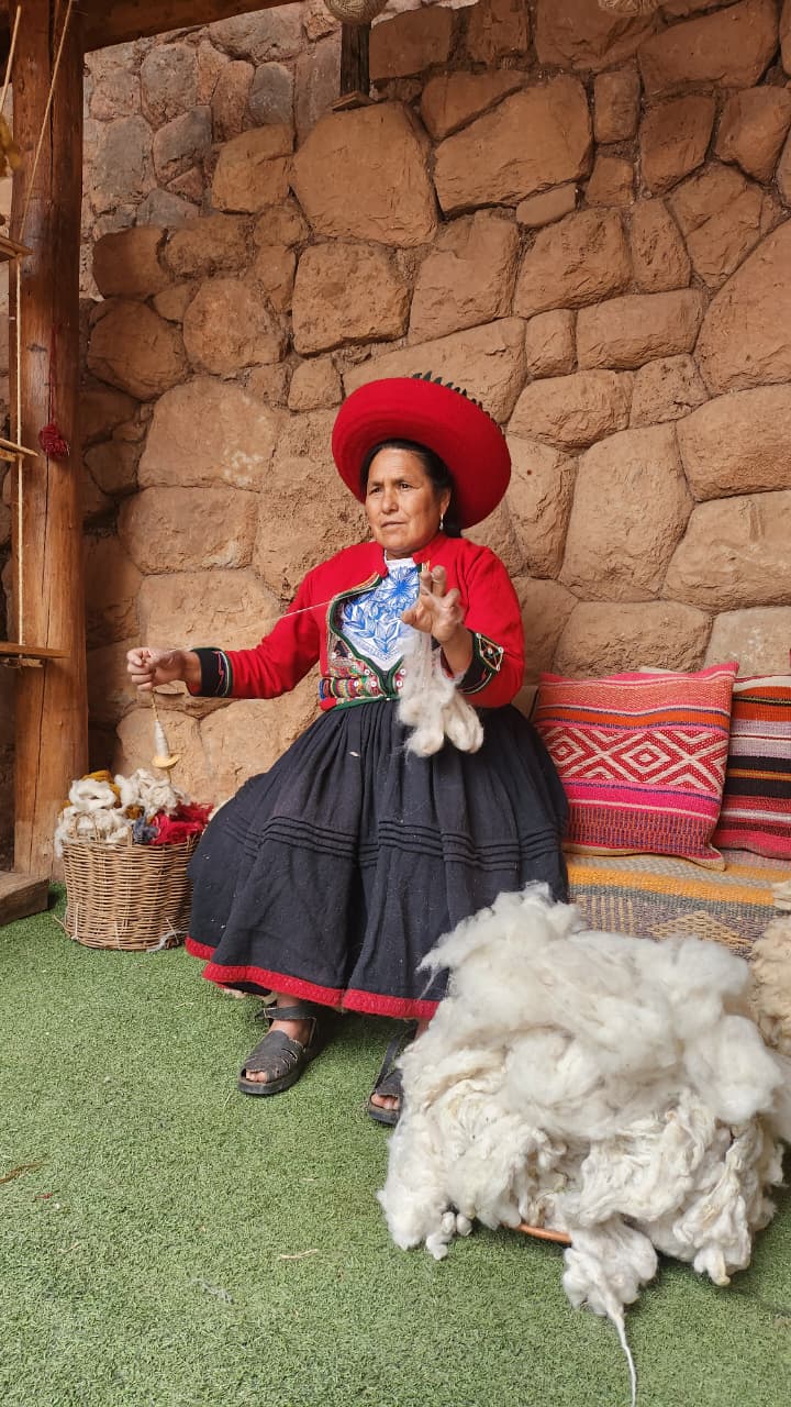 Artisan spinning wool with the traditional puska spindle